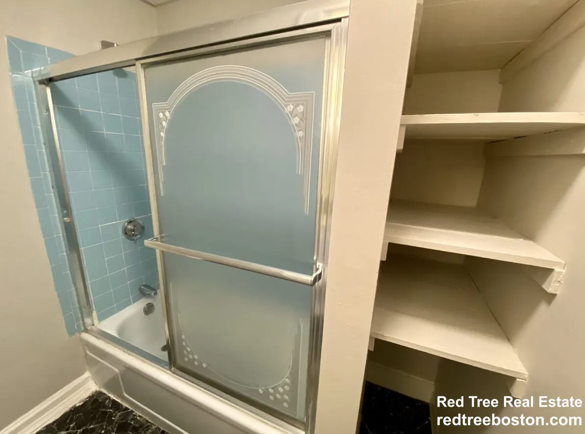 649 Washington St, Oak Square