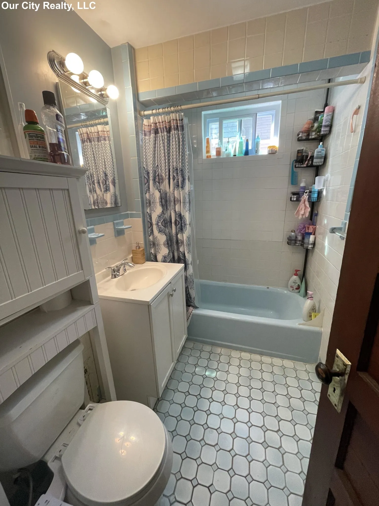 4 Aberdeen Rd, Powder House Square