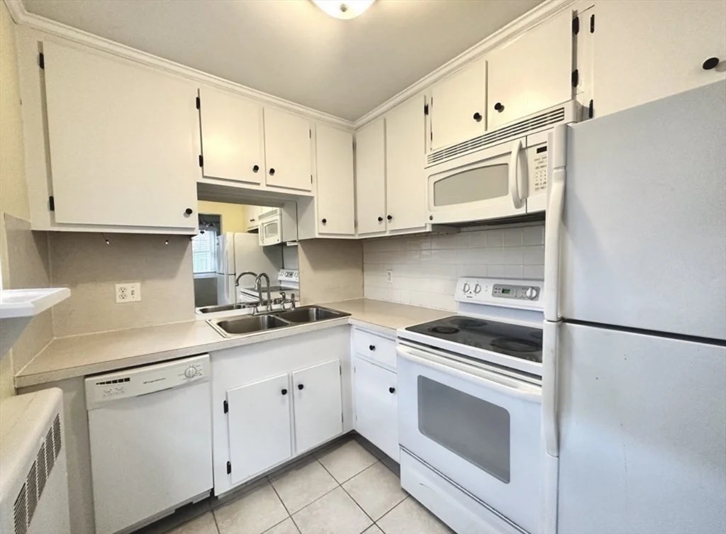 48 Emerson Garden, Lexington