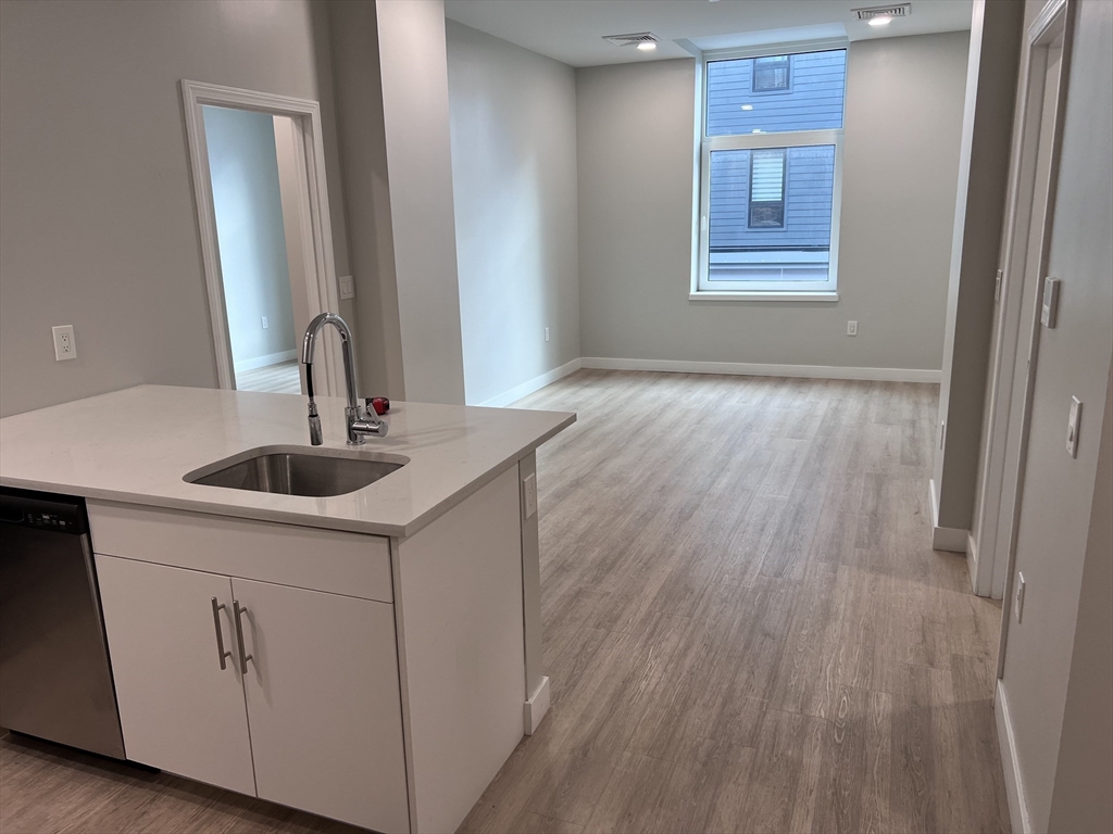 163 Chestnut St, Chelsea