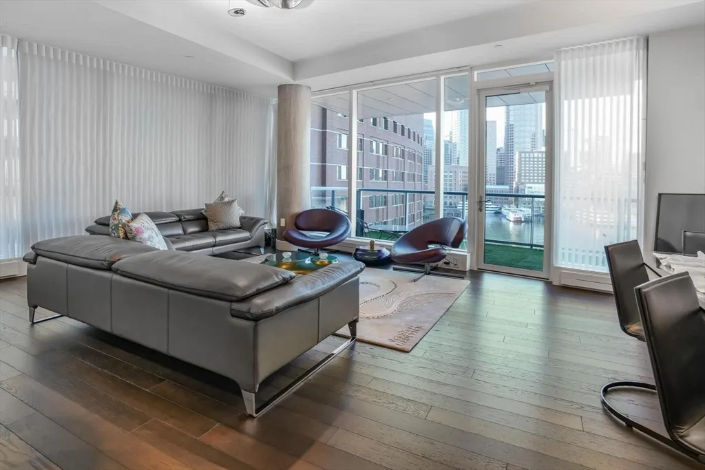 22 Liberty Dr, Seaport District