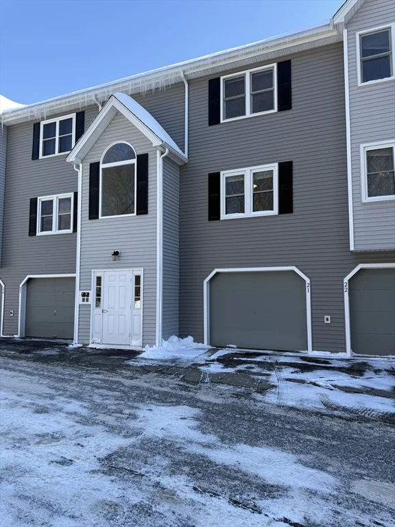 124 Tennis Plaza Rd, Dracut