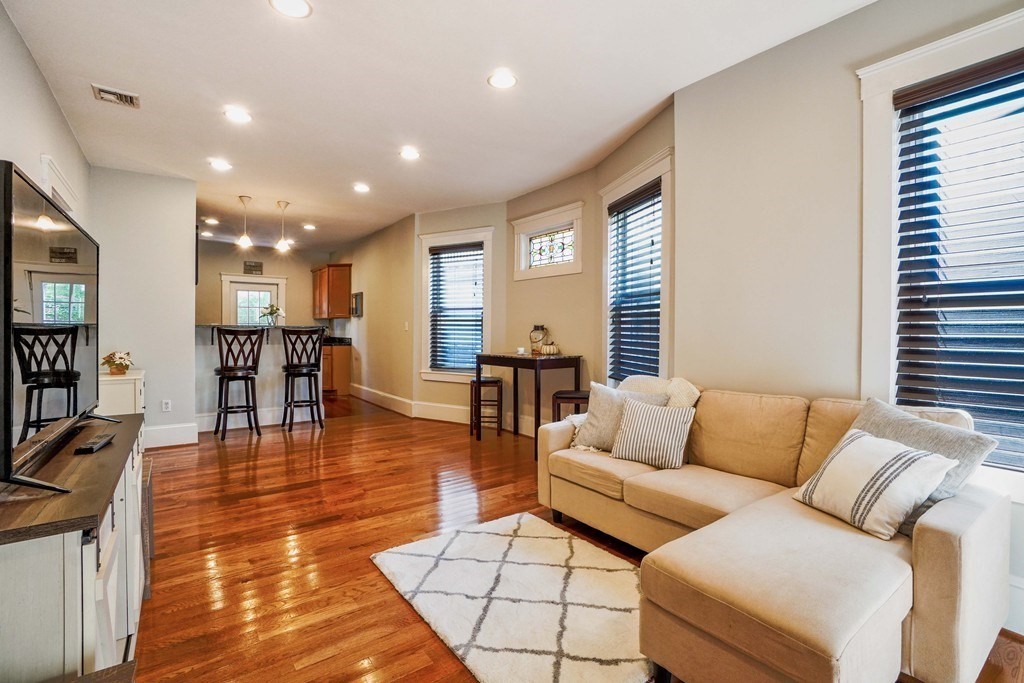 7 Treadway Rd, Dorchester