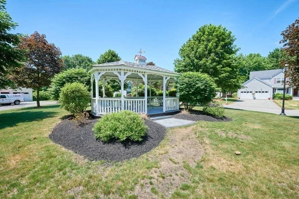 27 Cranberry Ln, Burlington