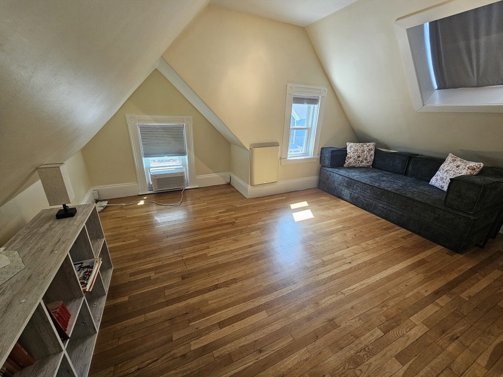 21 Edge Hill St, Jamaica Plain