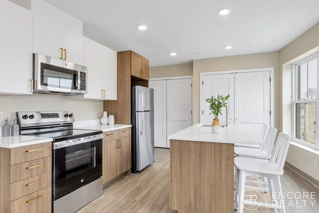 375 Cummins Highway, Roslindale