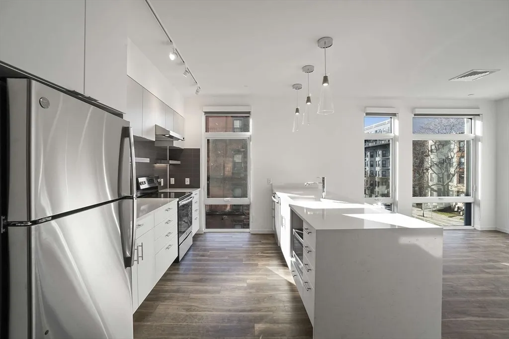 839 Beacon St, Fenway