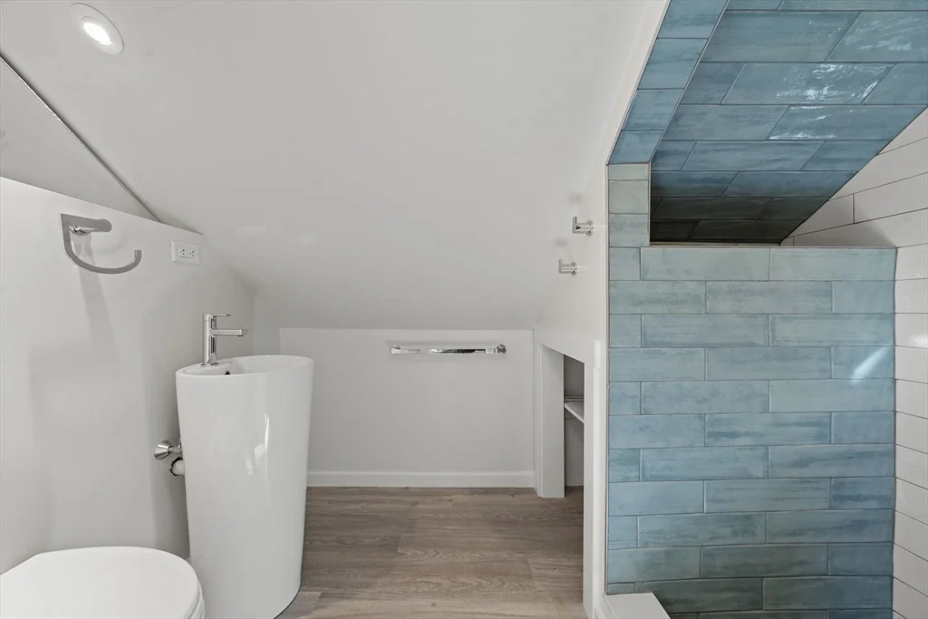 7 Sweetser Ave, Reading