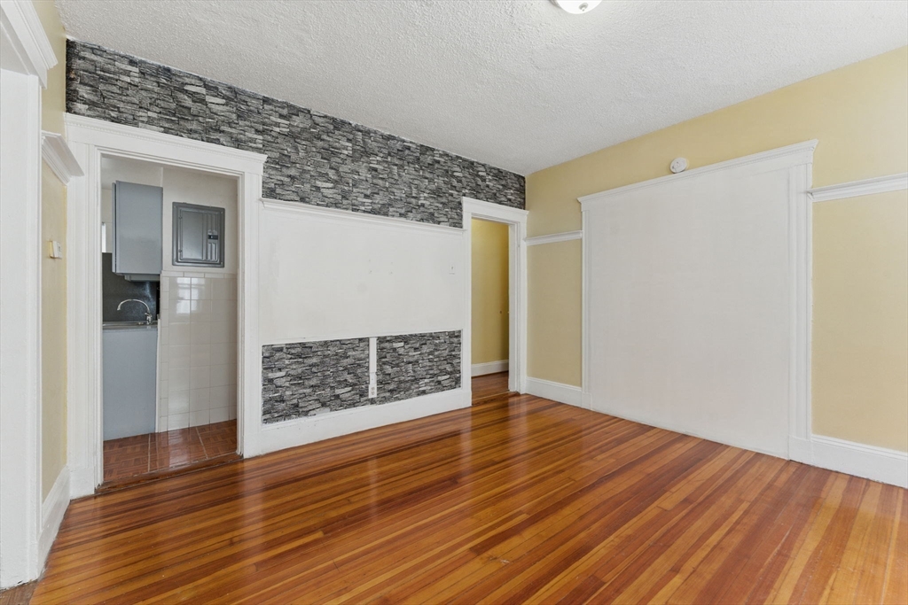 17 Hillsboro, Boston
