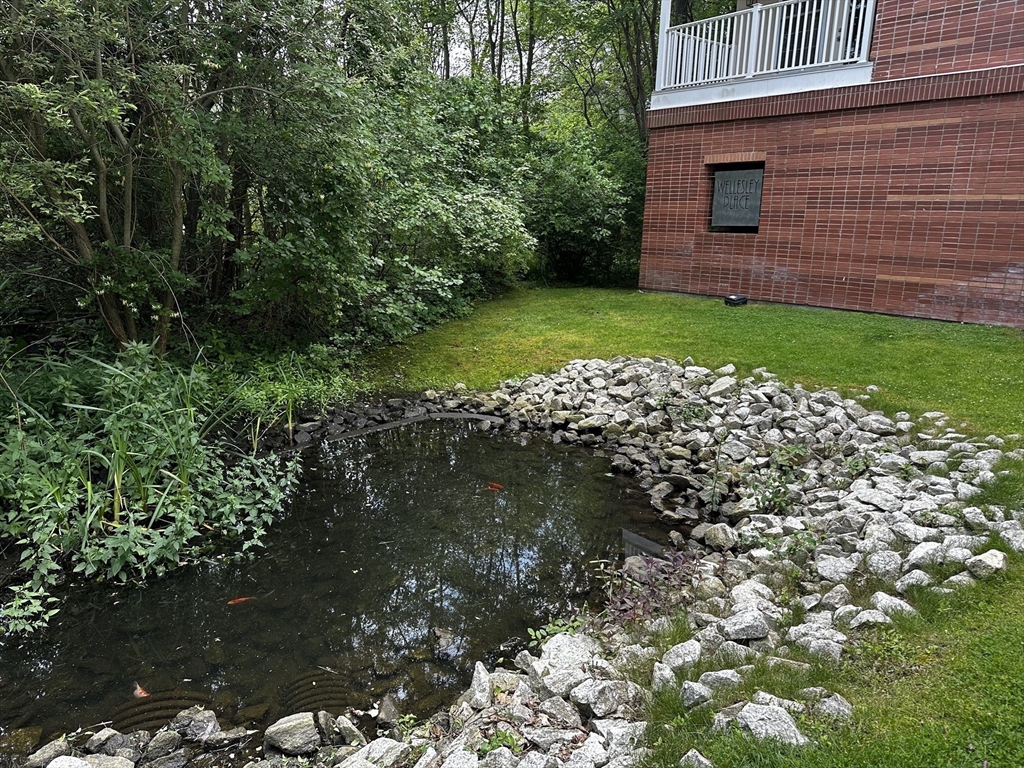 978 Worcester St, Wellesley