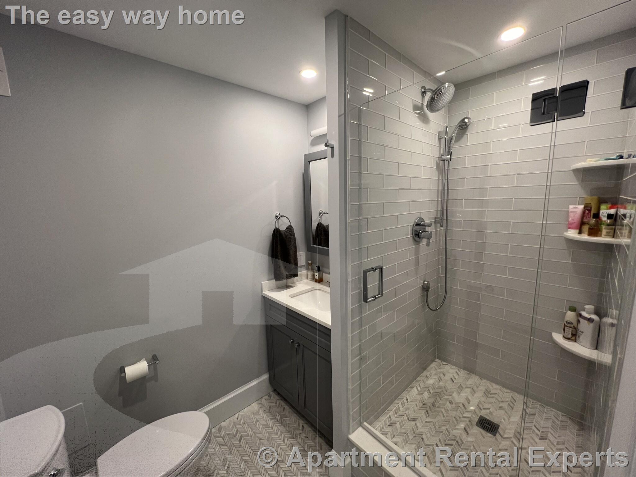 85 East India Row, Downtown