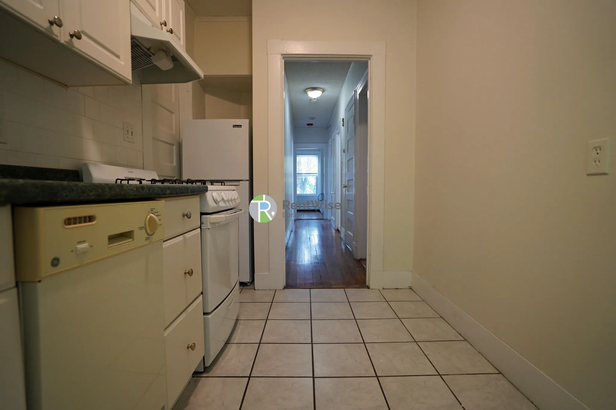 1 Ashford Ct, Allston