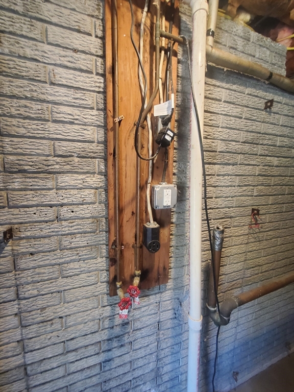 174 Pine St, Holbrook