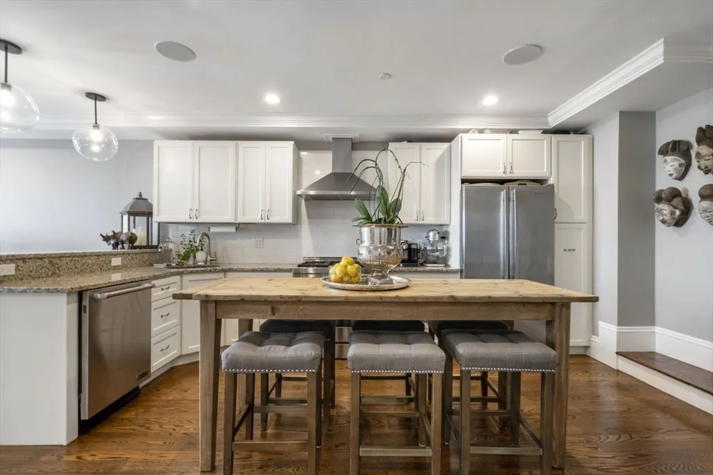 532 East Broadway, South Boston