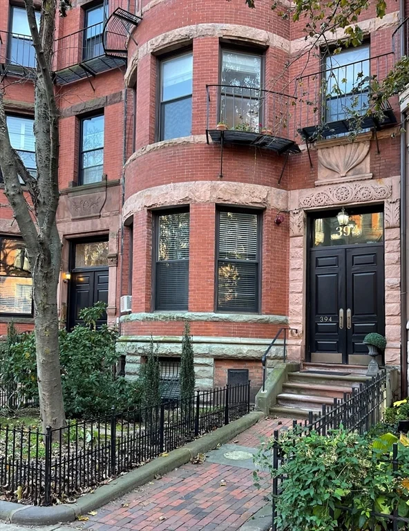 394 Marlborough St, Back Bay
