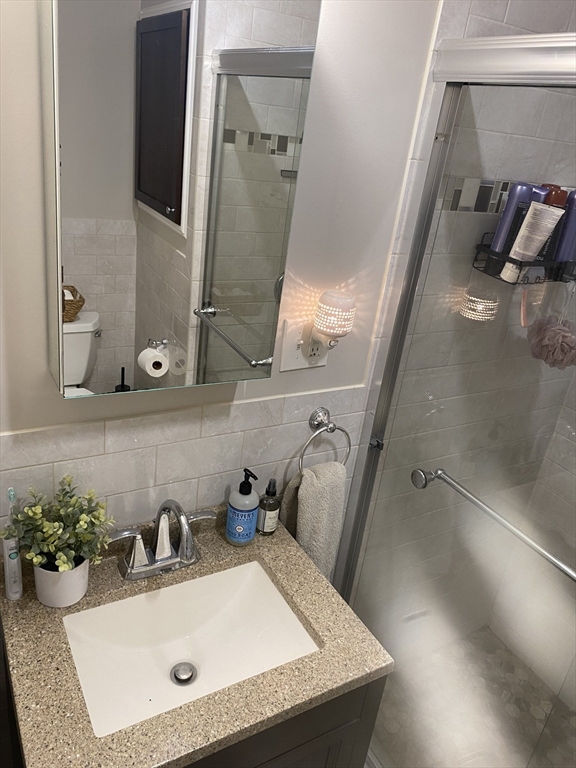 129 Brooks St, Oak Square