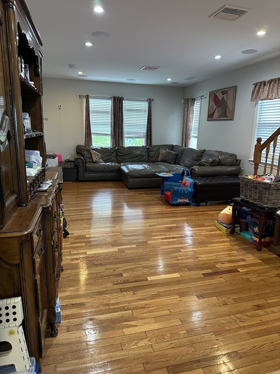 598 Beech, Hyde Park