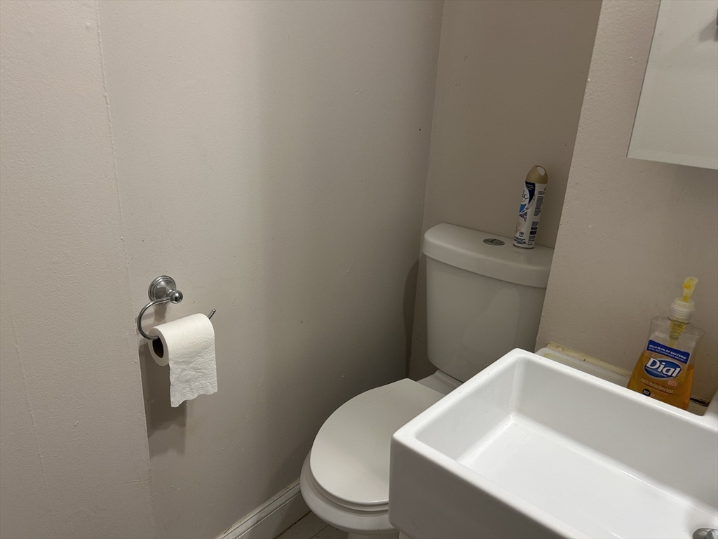 14 Evergreen Sq, Somerville