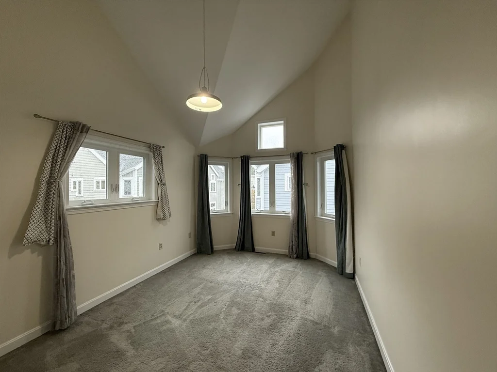 10 Rollins Ct, Central Square