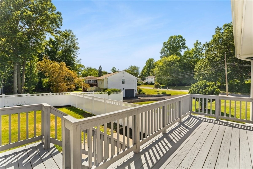 19 Coach Ln, Norwood