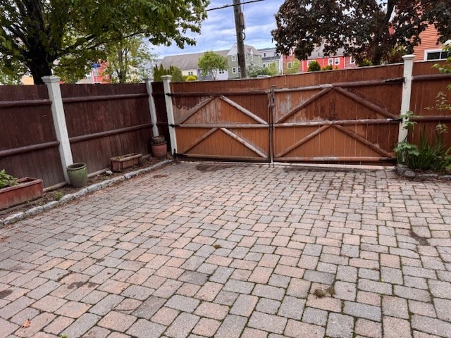 1 Howe St, Winter Hill