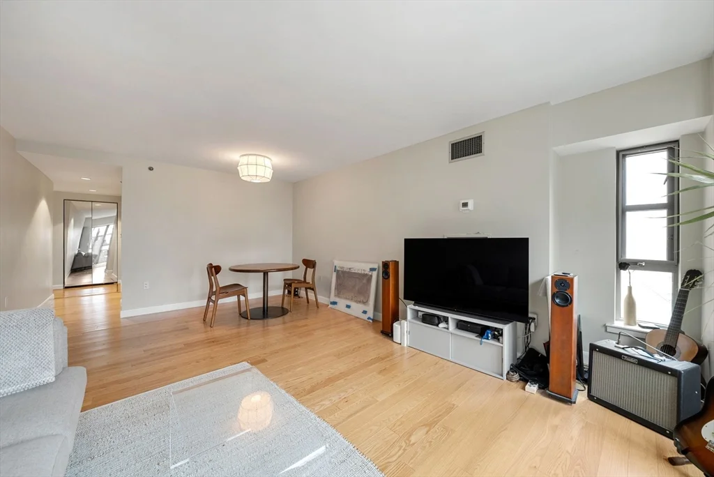 931 Massachusetts Ave, Harvard Square