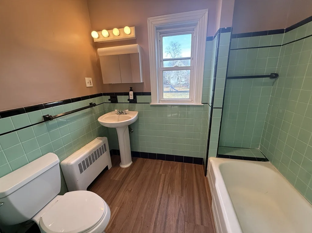 26 Lexington St, Everett