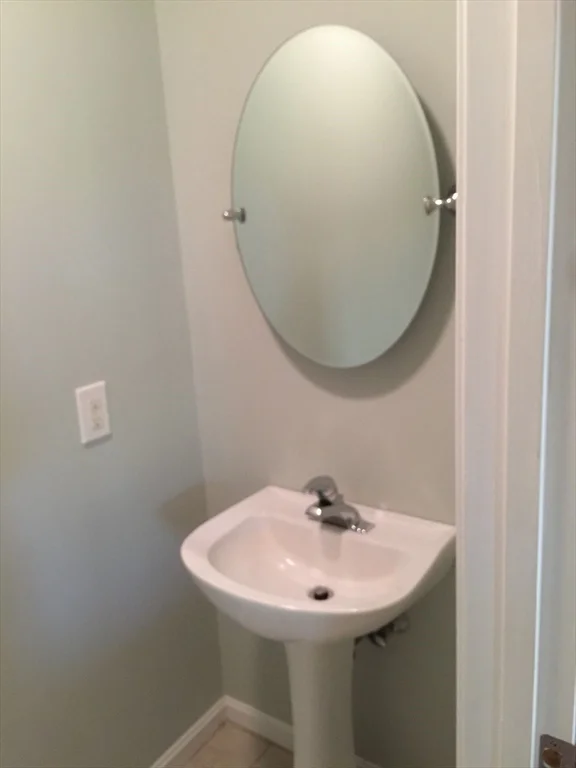 7 Conant Rd, Winchester