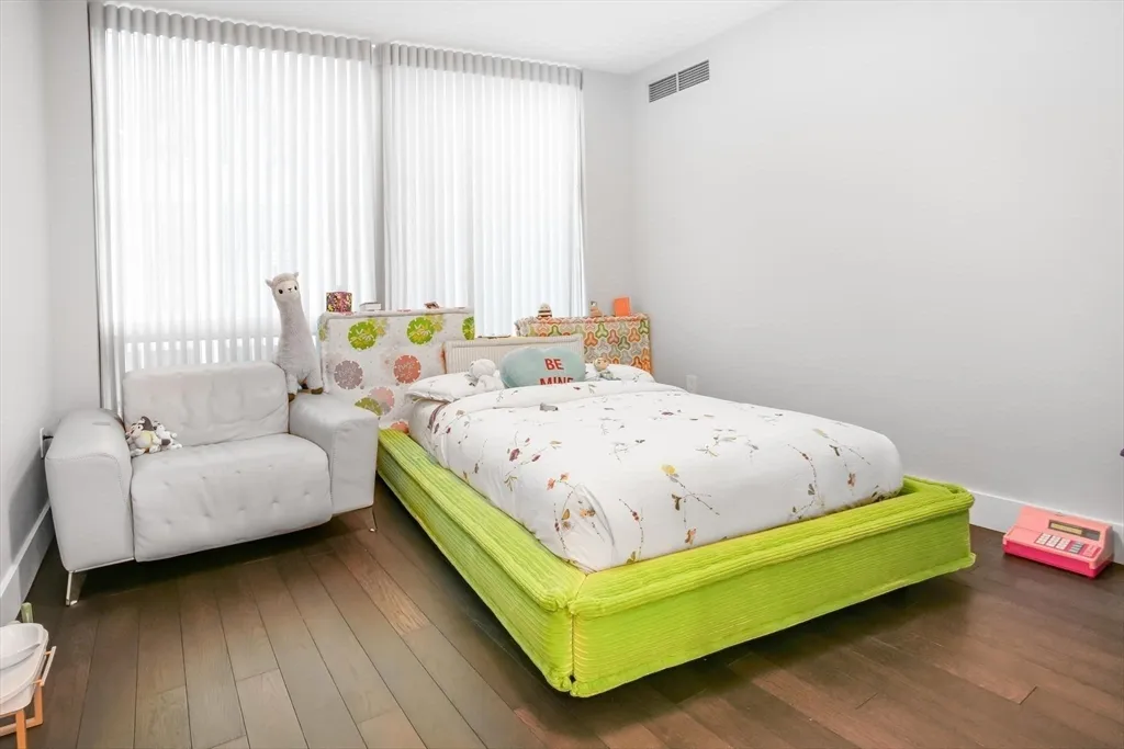 22 Liberty Dr, Seaport District