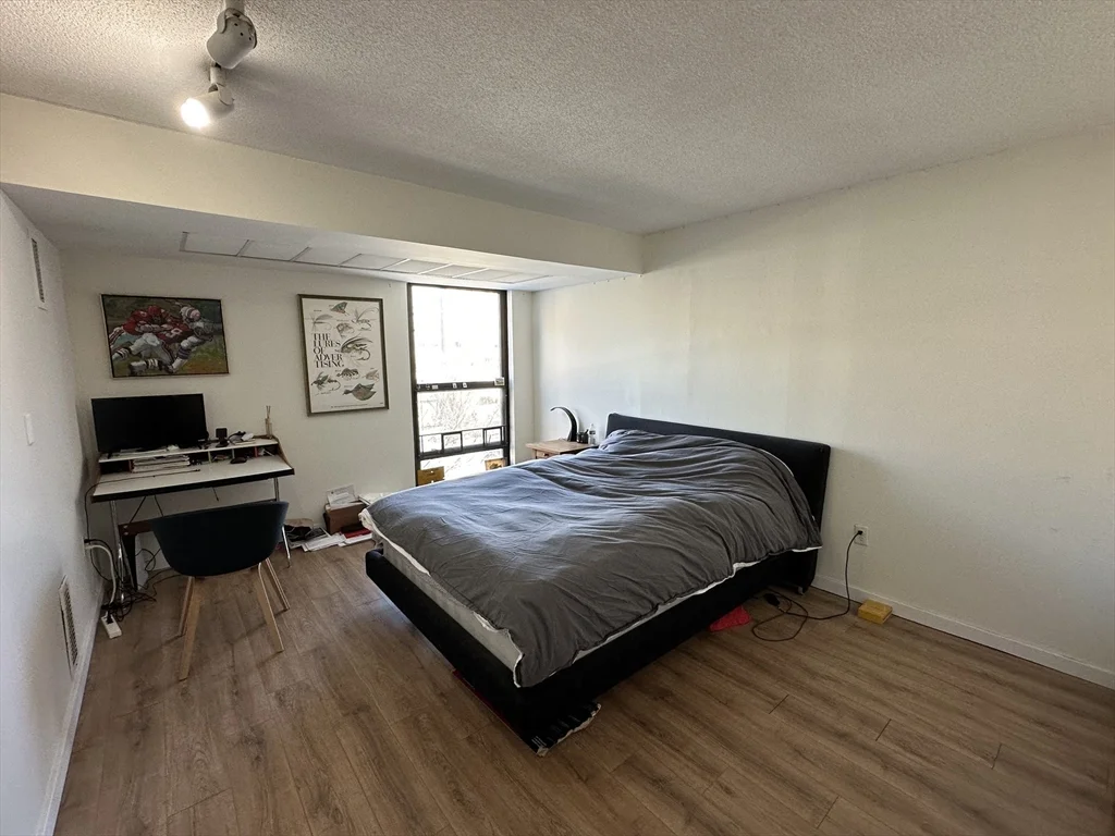 566 Commonwealth Ave, Fenway