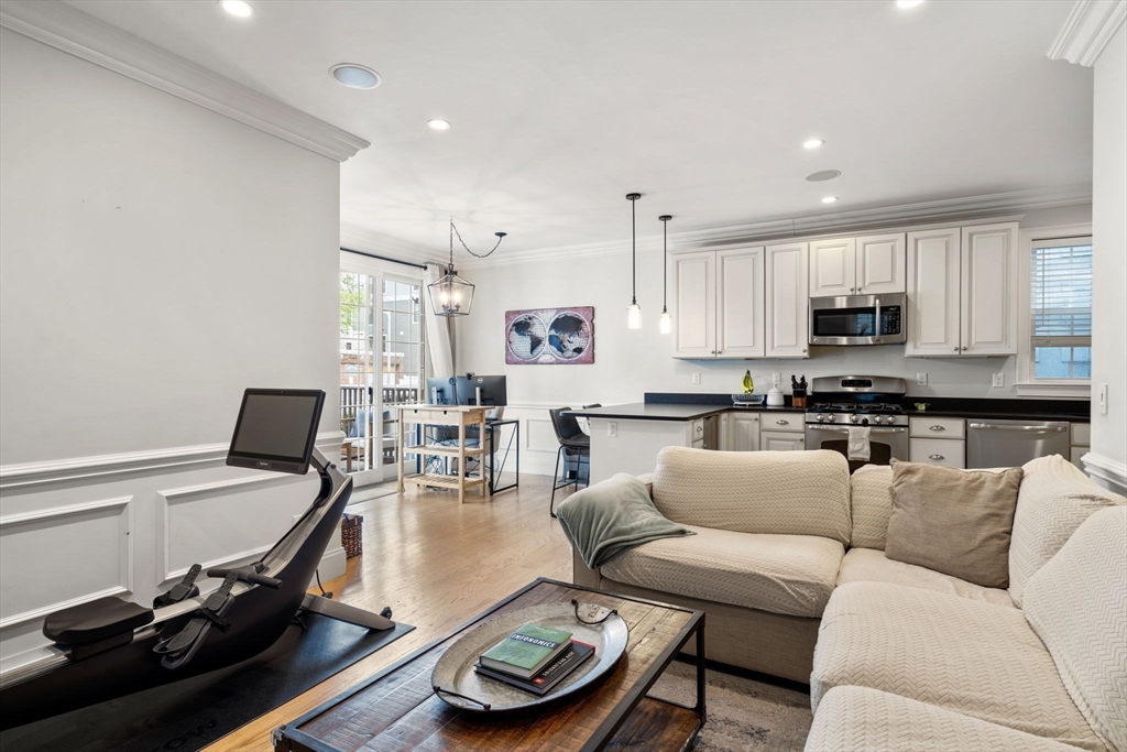 192 W 6th St, South Boston