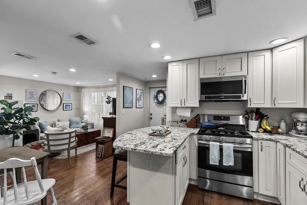 297 D St, South Boston