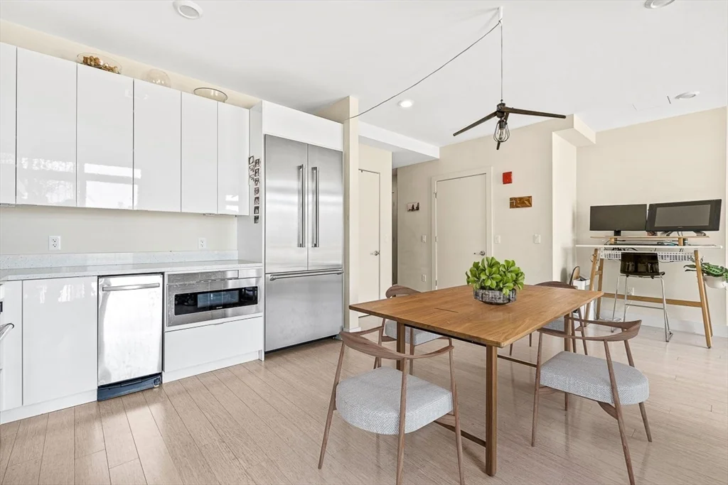 121 Portland St, North End