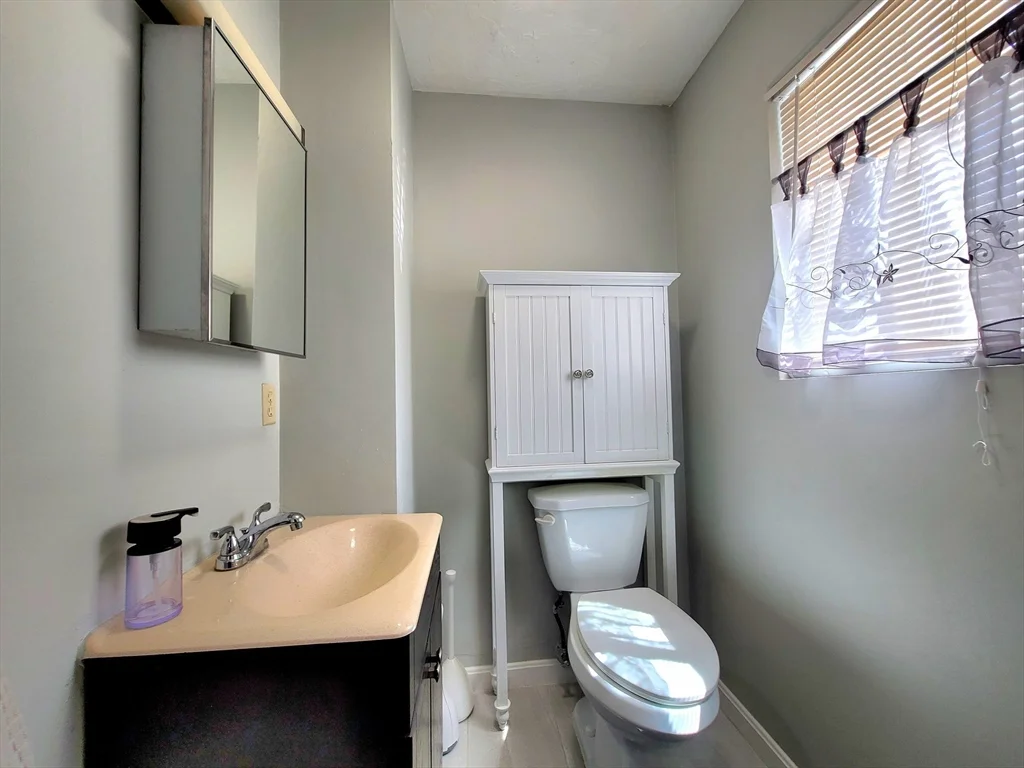 391 Hyde Park Ave, Jamaica Plain