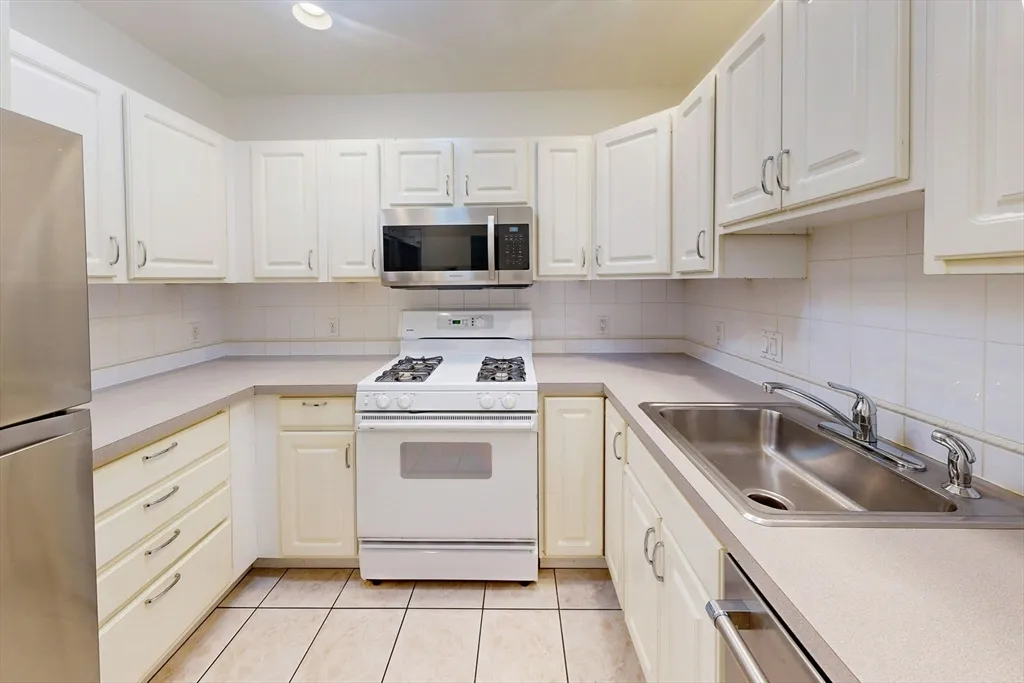 111 West 8th St, South Boston