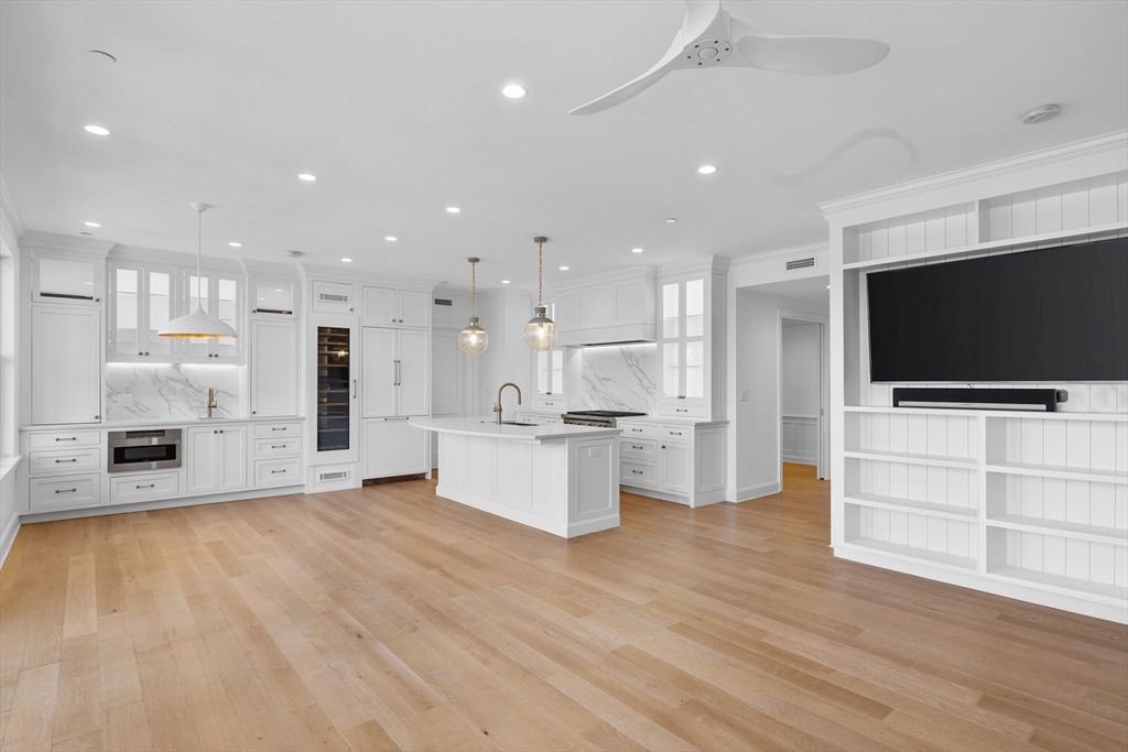 37 Farragut Rd, South Boston