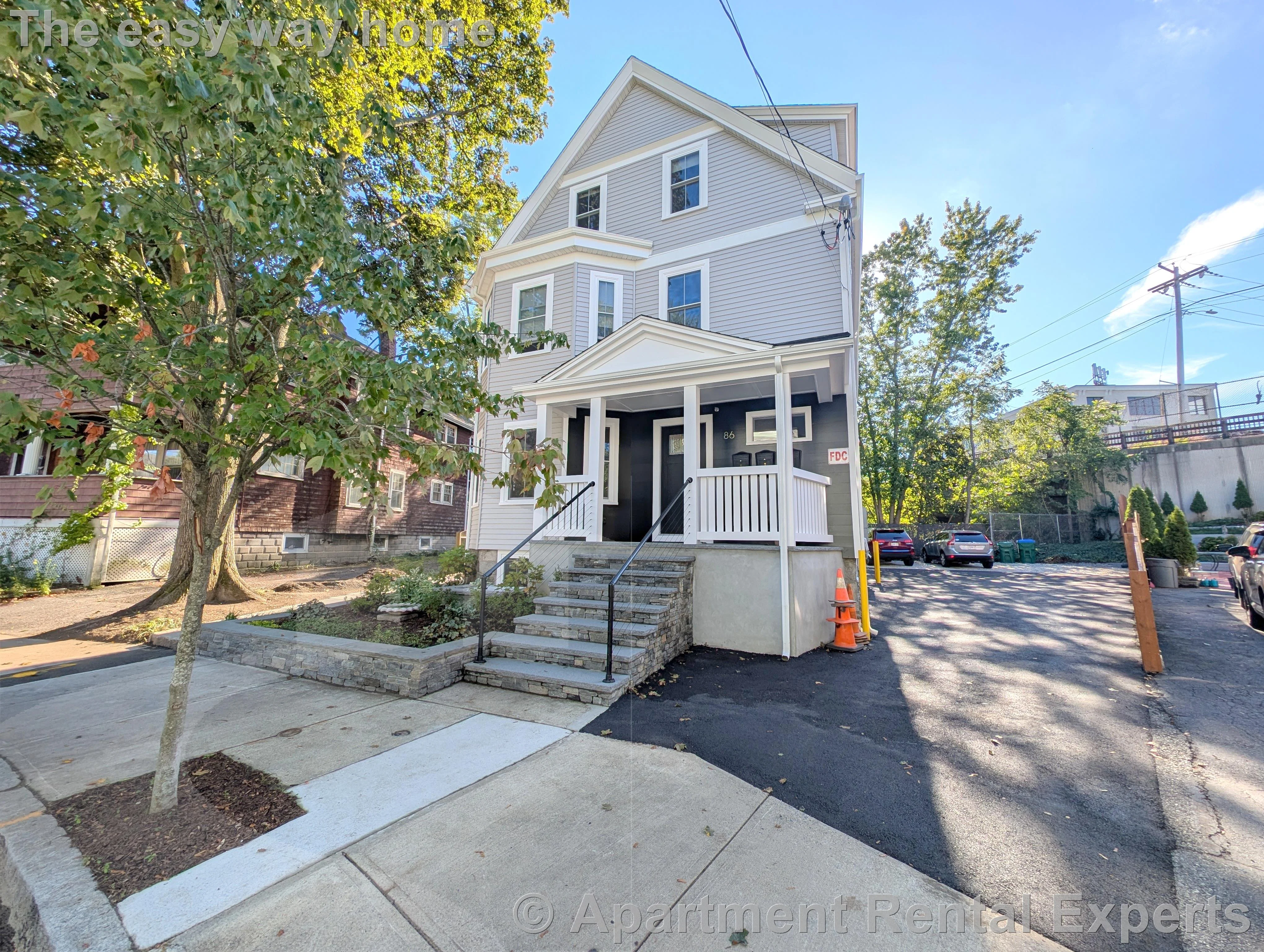86 Orchard St, Tufts