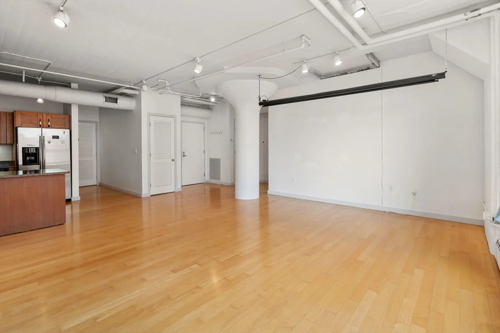 210 South St, Leather District