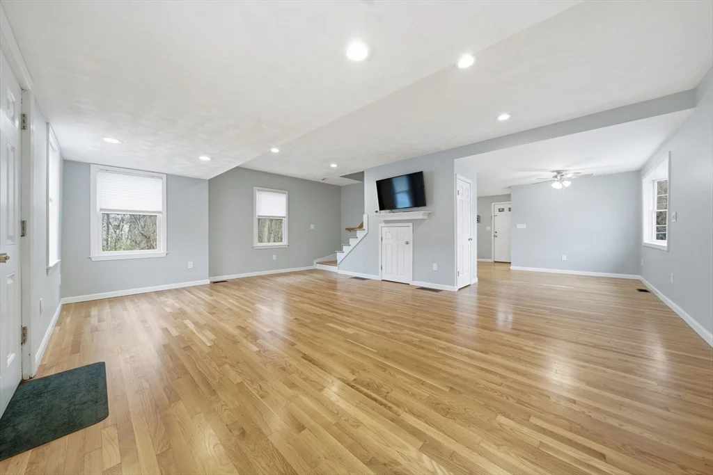 184 Park St, North Reading