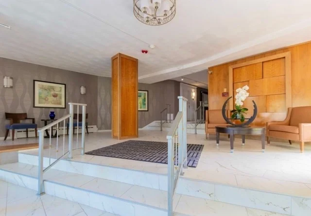 2 Hammond Pond Pkwa, Chestnut Hill