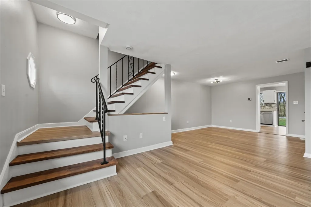 68 Sterling Ln, Bradford