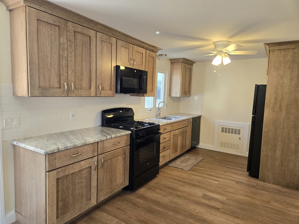 38 Main St, Pepperell