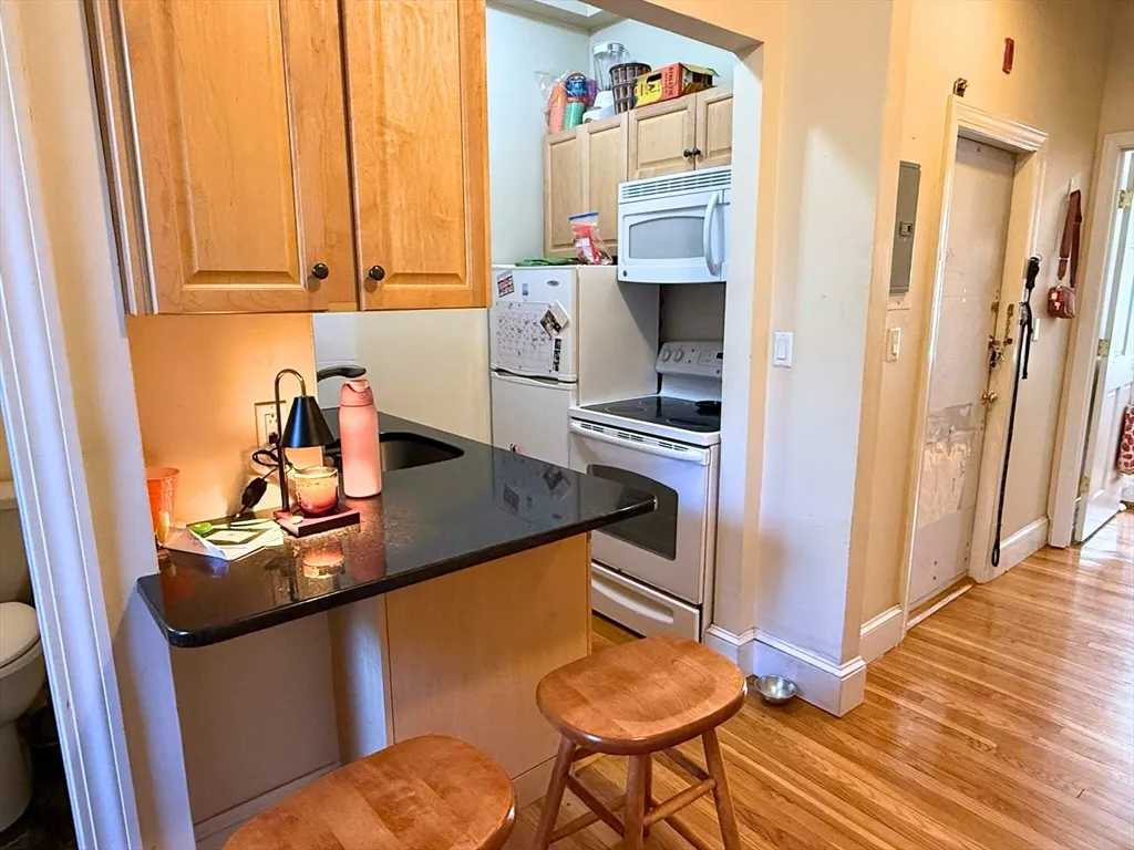 97 West Cedar St, Beacon Hill