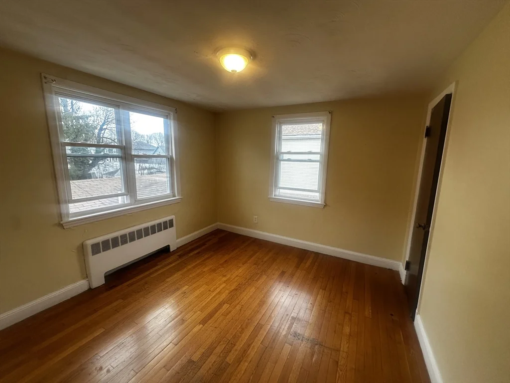 296 Wood Ave, Hyde Park