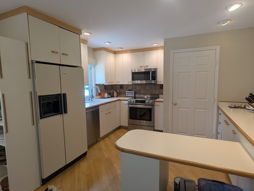 6 Christina, Wayland
