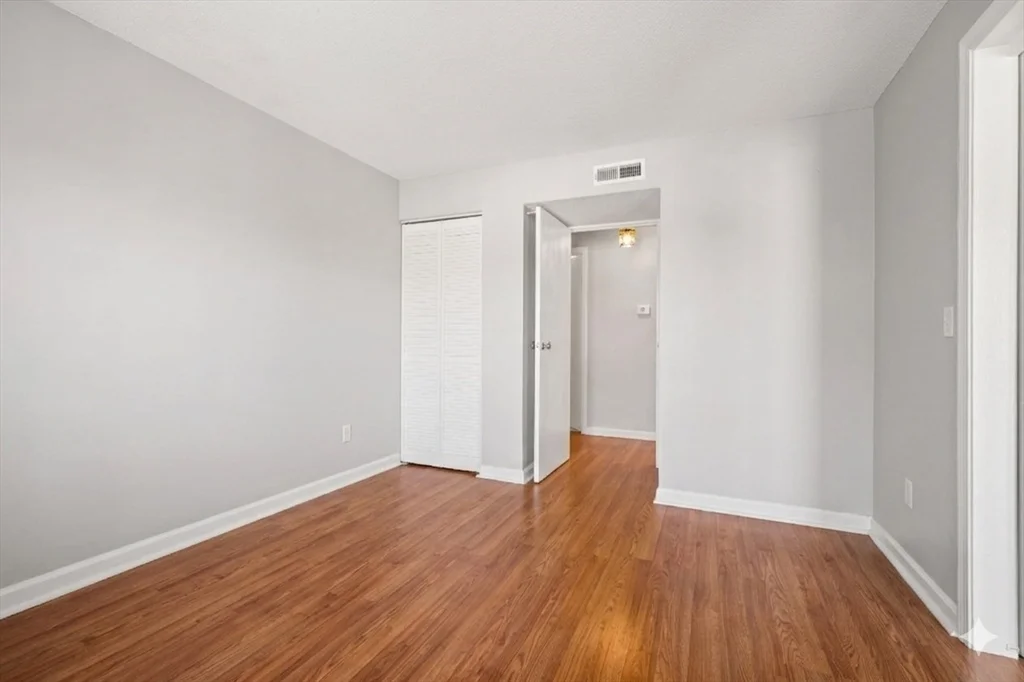 5 Thoreau Ct, Natick