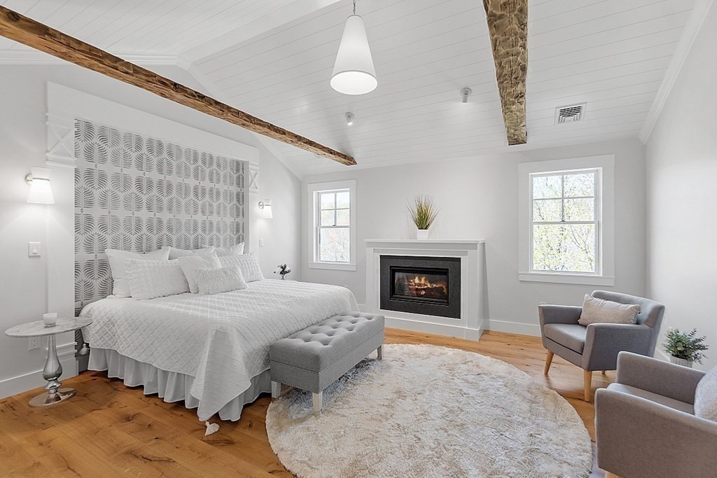 24 Mccallar Ln, Concord