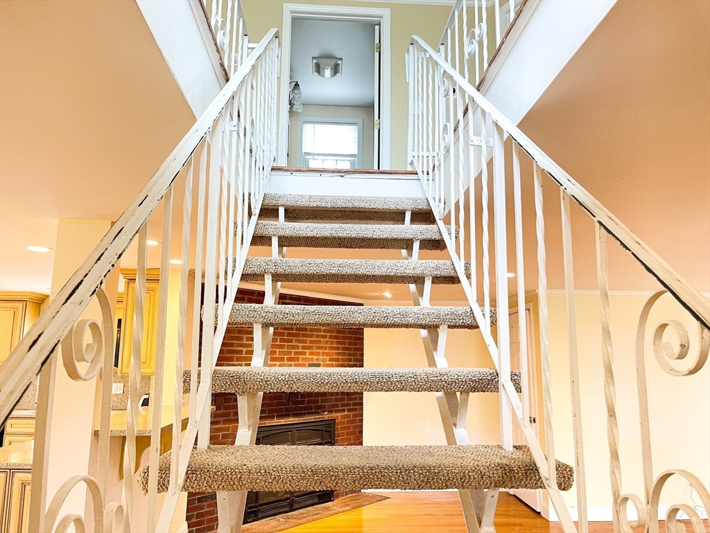 92 James Cir, Mashpee