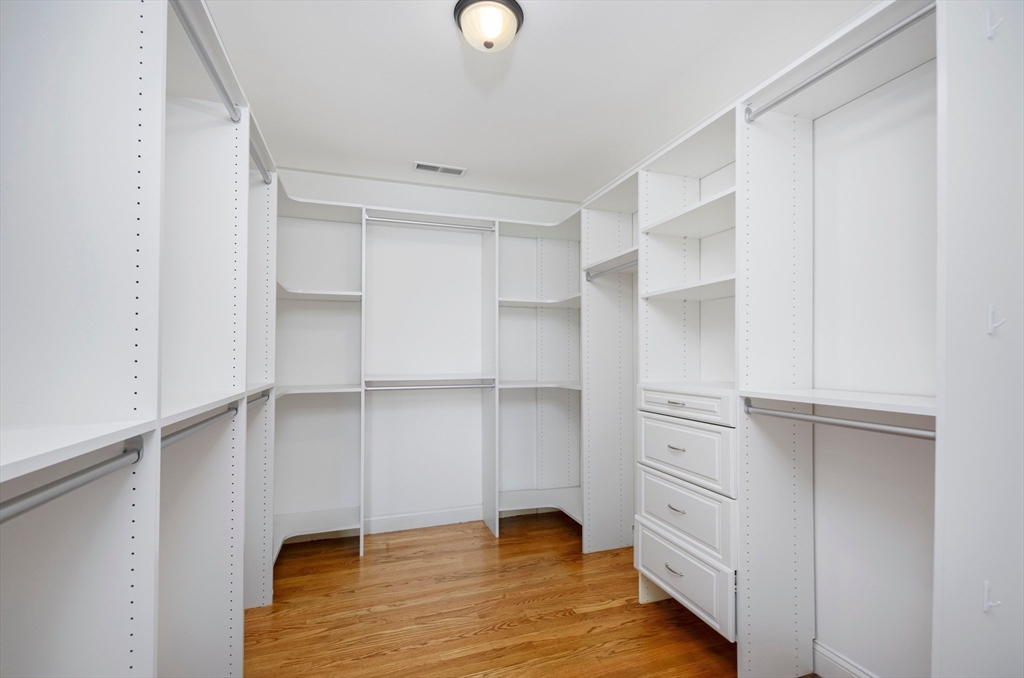 14 Brattle Ln, Arlington