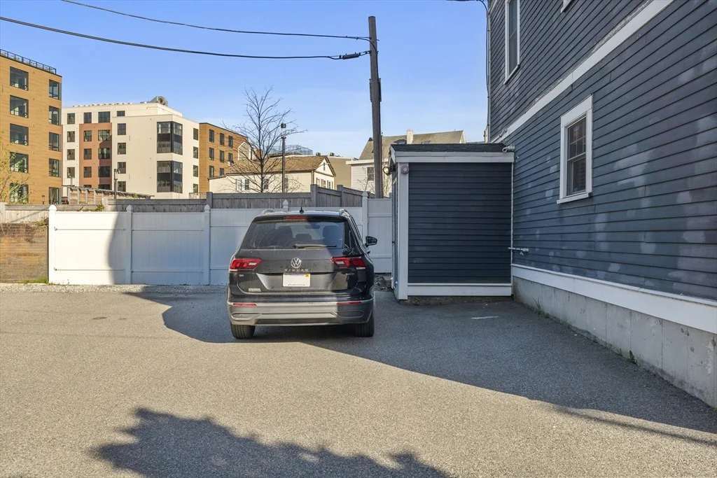 35 Middle St, South Boston